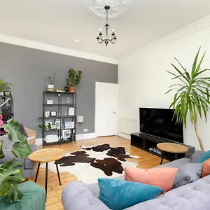Chic West End 2-bedroom In Centre Edinburgh