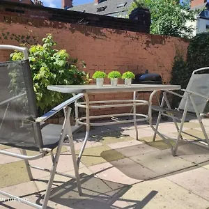 Location! 2 Bed Centre With Free Parking Belfast